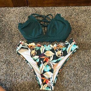 Cupshe Scallop Trim Bikini size M